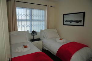 Twin Bedroom - Bradclin Beach - Self-Catering 2 bedroom apartment, Blouberg, Cape Town, Western Cape, South Africa - click for larger image