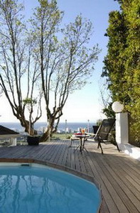 121 Ocean View Drive Studio Apartment