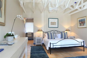 Abalone Guest Lodge