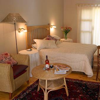 Guest bedroom - Adley House, Bed and Breakfast, Oudtshoorn - Klein Karoo/Garden Route, South Africa - click for larger image