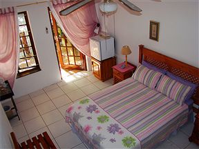 Lalapanzi Guest House, St. Lucia