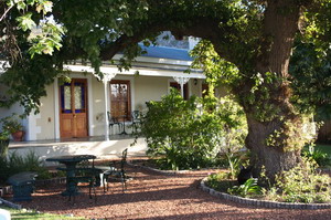 Montagu Vines - 4 star Guesthouse in a wine producing vineyard in Montagu, Route 62, South Africa - click for larger image