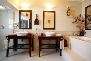 Moontide Guest Lodge