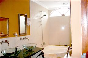 Sweet Ocean View Guesthouse, Sea Point