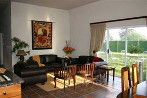 Zoutpan Struishuis Guest Farm